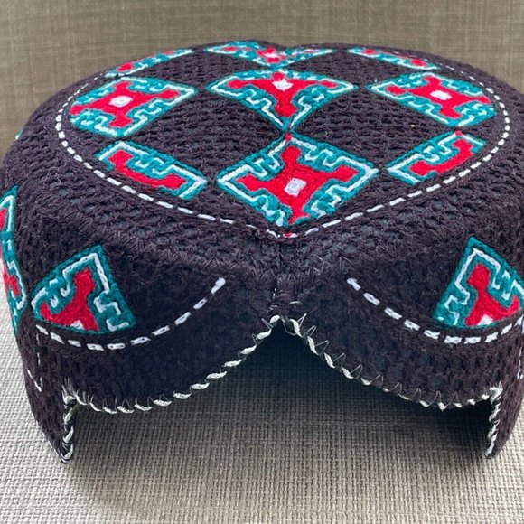 Men Hat Sindhi Round Cap Hat Front Cut Traditional Cultrual Embroidery Hat - Picture 4 of 10